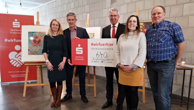 640 Euro Spenden aus den Erlösen des Friedrich-Reimann-Kunstbandes