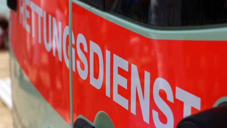A 7 nach schwerem Unfall in Höhe Göttingen-Nord voll gesperrt - Autofahrerin eingeklemmt