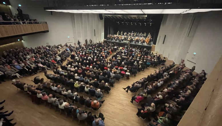 Ausverkaufte Göttinger Stadthalle bei Eröffnung