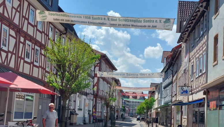 Banner kündigen Fest an