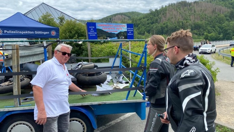Bunte Präventionsveranstaltung "Kaffee statt Knöllchen" an der Odertalsperre - Rund 200 Biker lassen sich von Polizei, Verkehrswacht und anderen Organisationen beraten