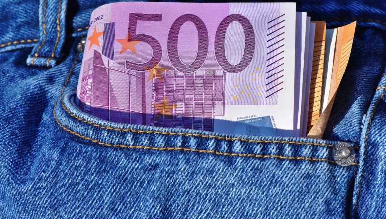 Falsche Polizeibeamte erbeuten mehrere tausend Euro in Göttingen-Grone