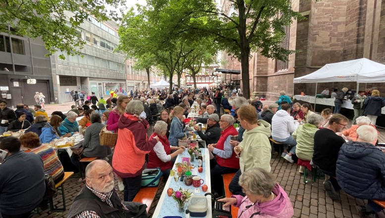 Gute Stimmung auf dem Göttinger Bürgerfrühstück 2024
