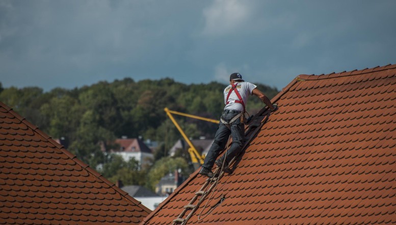 Kripo Eschwege bittet um Hinweise im Fall von betrügerischen Dachdeckerarbeiten in Neu-Eichenberg