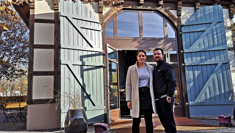 Melissa und Florian Liesenfeld starten im „Rinderstall“ neu durch
