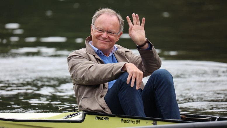 Ministerpräsident Weil tauft neuen Achter des MRV