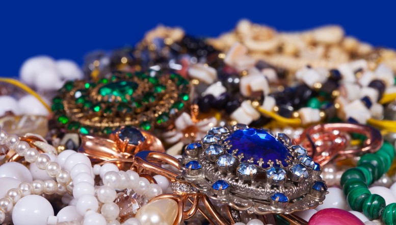 Schockanruf-Betrüger erbeuten Schmuck und Bargeld im Gesamtwert von mehreren tausend Euro