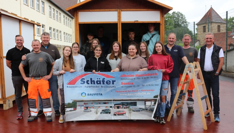 Sontraer Schülerinnen und Schüler „hübschen“ Weihnachtsbuden auf