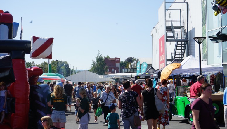 Volksfest-Stimmung am 3. Vogteier Herbstfest bei Möbel Jaeger