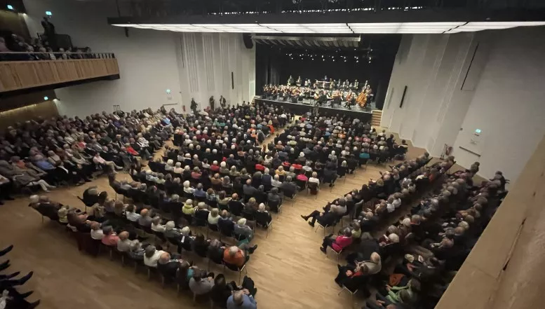 Ausverkaufte Göttinger Stadthalle bei Eröffnung