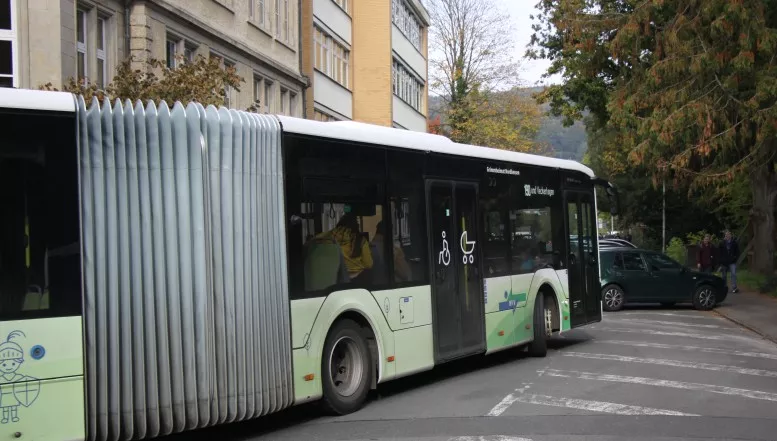 Breitere Fahrbahn in der Mitscherlichstraße soll für mehr Sicherheit von Fußgängern  und Fahrradfahrern sorgen