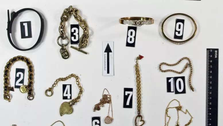 Ermittlungen wegen gewerbs-/bandenmäßigen Trickdiebstahls und Betrugs