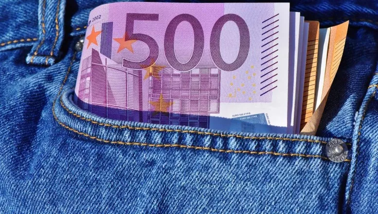 Falsche Polizeibeamte erbeuten mehrere tausend Euro in Göttingen-Grone
