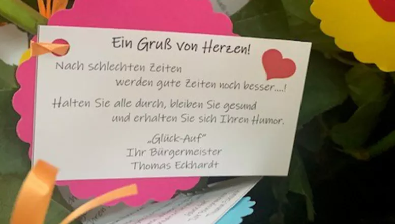 Große Aktion von kleinen Händen