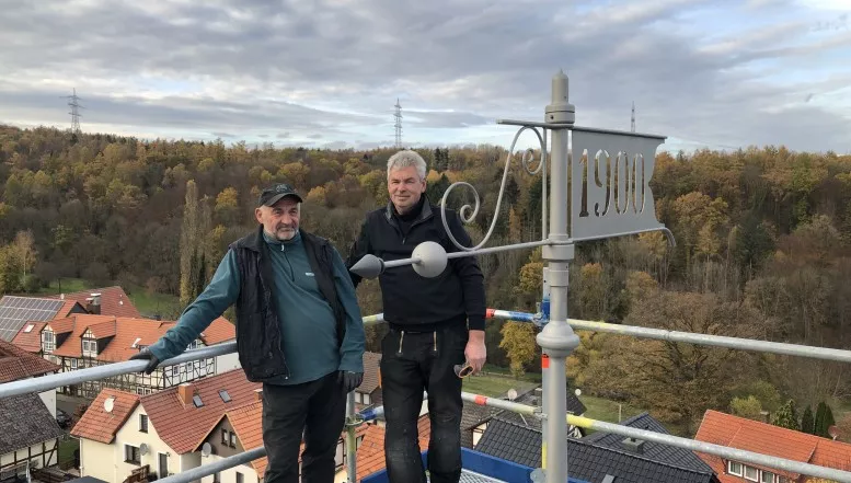 Kirchturmspitze in Laubach runderneuert