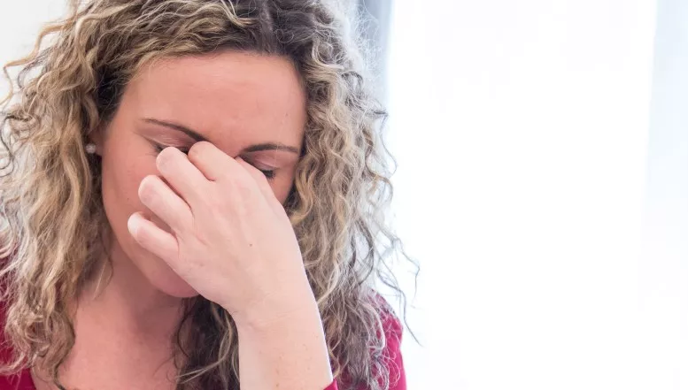 Mit Massage und Blinzeln  gegen trockene Augen