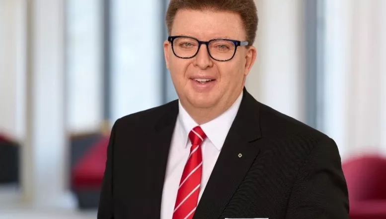 Nach 45 Jahren Sparkassenzugehörigkeit - Vorstandsmitglied Thomas Scheffler in den Ruhestand verabschiedet