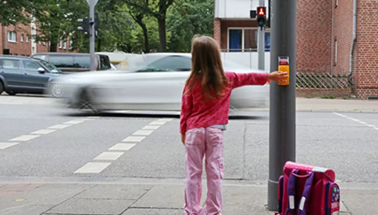 Ohne Eile und mit viel Übung: So meistern Kinder den Schulweg