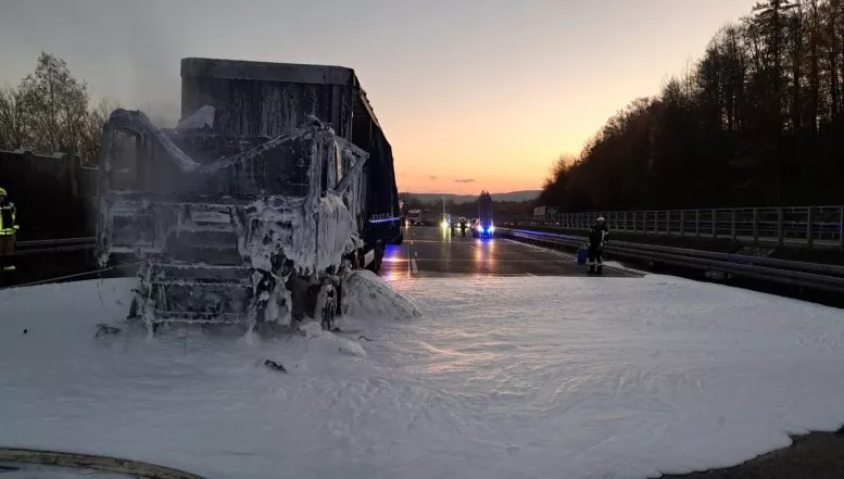Sattelschlepper brannte aus - A7  zwischen Hedemünden und Lutterberg voll gesperrt