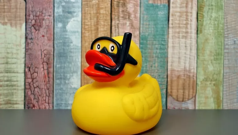 Schwimm-Zubehör aus Plastik: Stinker besser nicht kaufen